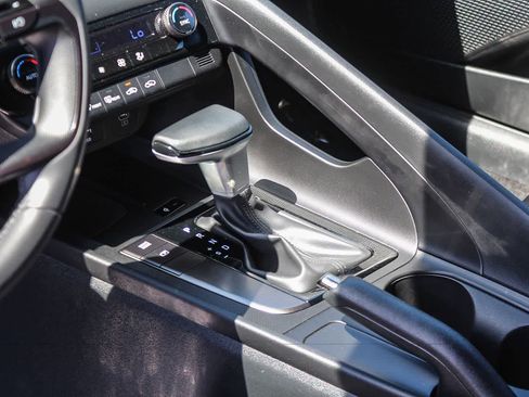 Certified 2025 Hyundai Elantra Sport FWD image 22