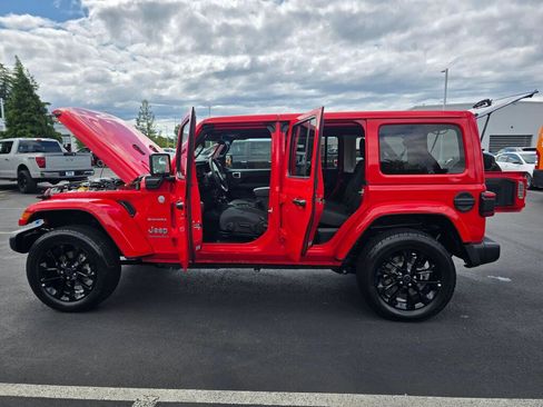 Used 2024 Jeep Wrangler Unlimited Sahara image 21