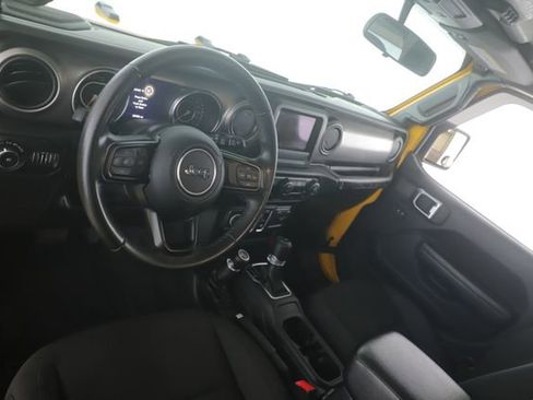 Used 2019 Jeep Wrangler Sport w/ Quick Order Package 24S AWD/4WD image 17