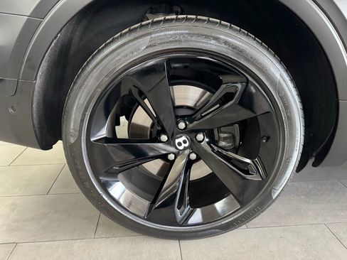 Used 2017 Bentley Bentayga image 54