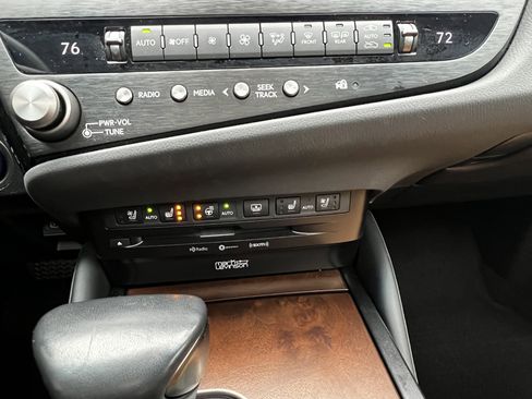 Used 2022 Lexus ES 300h Ultra Luxury image 28
