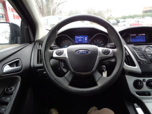 Used 2014 Ford Focus SE w/ SE Winter Package image 18