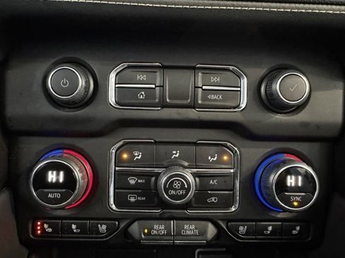 Certified 2024 Chevrolet Suburban Premier w/ Max Trailering Package image 15