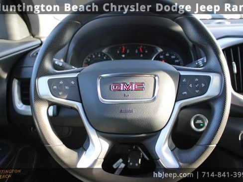 Used 2024 GMC Terrain SLE image 21