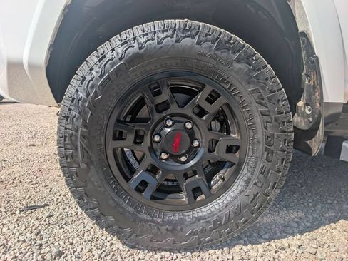 Used 2018 Toyota 4Runner SR5 AWD/4WD image 12