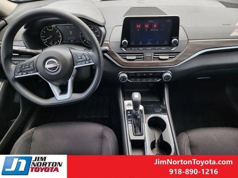 Used 2024 Nissan Altima 2.5 SV FWD image 26