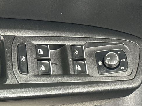 Used 2018 Volkswagen Atlas SE image 17