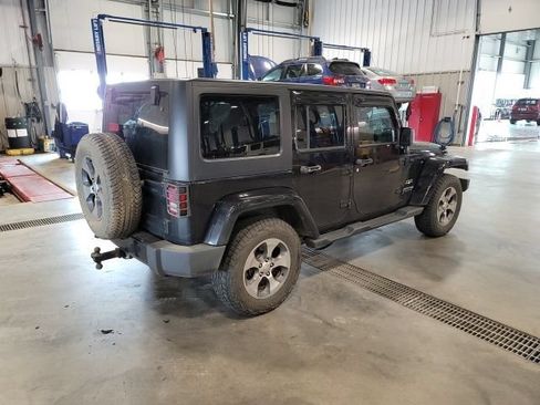 Used 2018 Jeep Wrangler Unlimited Sahara AWD/4WD image 7