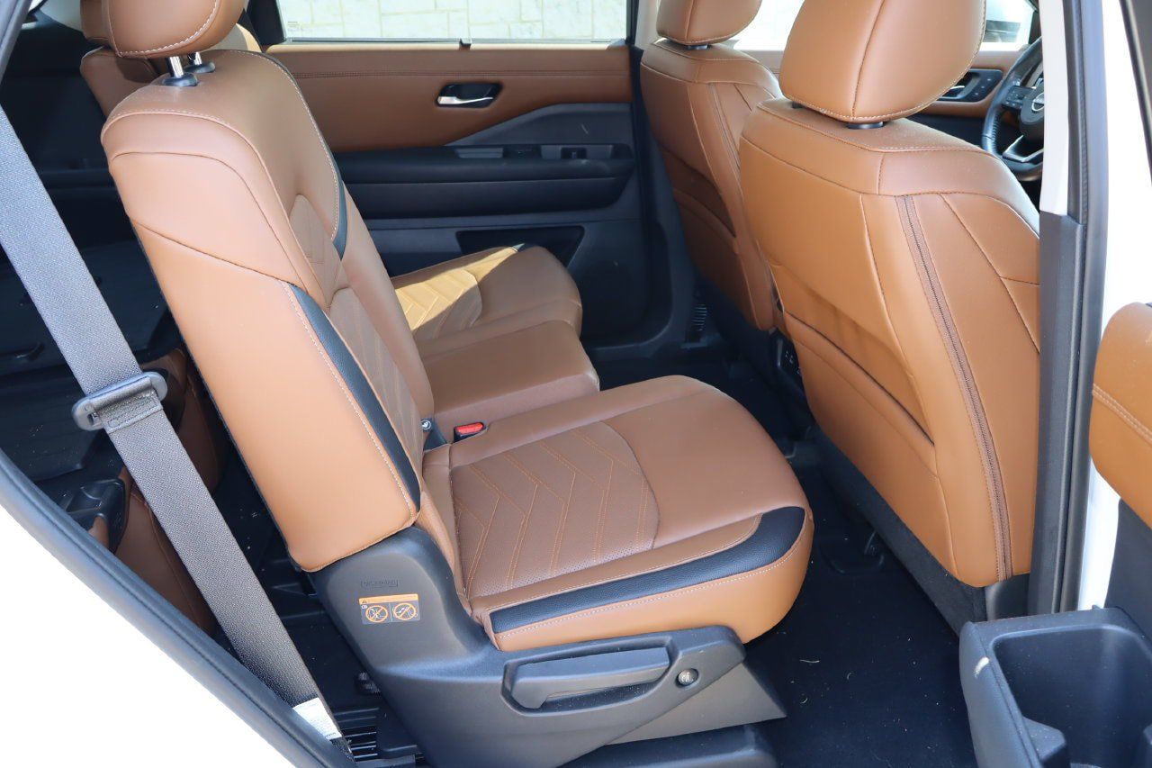 Used 2024 Nissan Pathfinder Platinum w/ Cargo Package FWD image 19