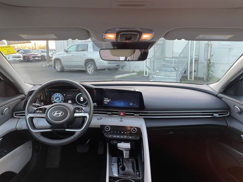 Used 2025 Hyundai Elantra Limited image 36