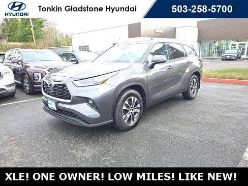 Used 2022 Toyota Highlander XLE image 3