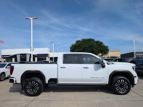 Used 2025 GMC Sierra 2500 Denali Ultimate AWD/4WD image 3