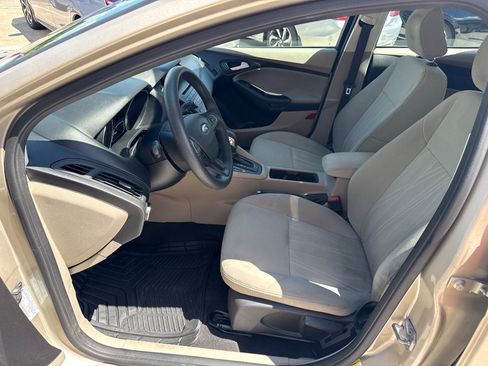 Used 2017 Ford Focus SE FWD image 9