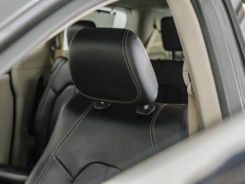 Used 2022 Chrysler Pacifica Touring-L image 26