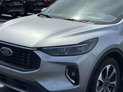 Used 2023 Ford Escape Platinum w/ Premium Technology Package AWD/4WD image 7