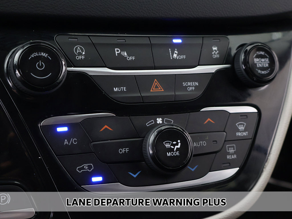 Used 2023 Chrysler Pacifica Touring-L FWD image 5
