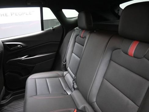 Used 2025 Chevrolet Trax RS FWD image 21