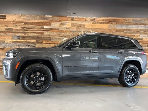 New 2026 Jeep Grand Cherokee Altitude AWD/4WD image 15