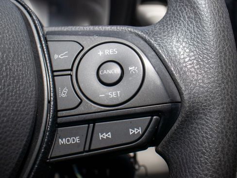 Used 2020 Toyota Corolla LE image 26