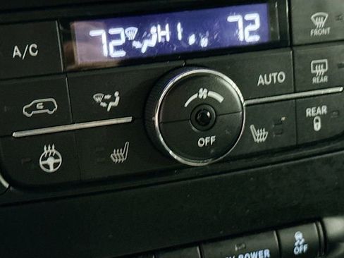 Used 2016 Chrysler Town & Country Touring w/ Driver Convenience Group image 20