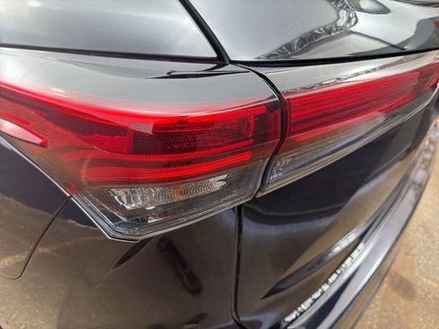 Used 2023 Toyota Highlander Limited AWD/4WD image 25