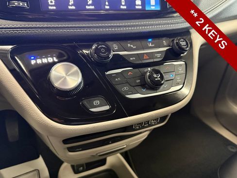 Used 2023 Chrysler Pacifica Touring-L w/ Uconnect Theater Family Group AWD/4WD image 29