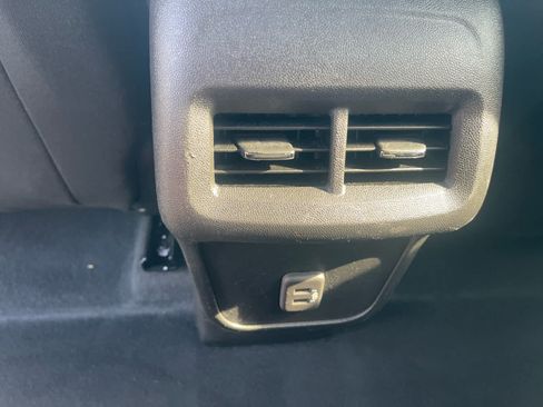 Used 2023 Chevrolet Equinox LT FWD image 22