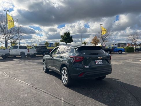 Used 2025 Chevrolet Trax LS image 6