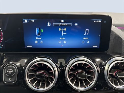 Used 2025 Mercedes-Benz GLA 250 4MATIC image 19