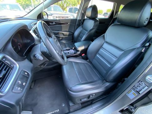 Used 2019 Kia Sorento EX image 32