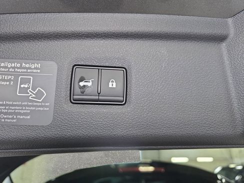 Certified 2025 INFINITI QX50 Luxe w/ Accent Package image 13