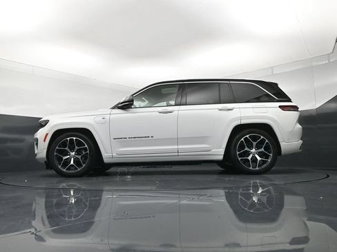 Used 2023 Jeep Grand Cherokee Summit AWD/4WD image 21