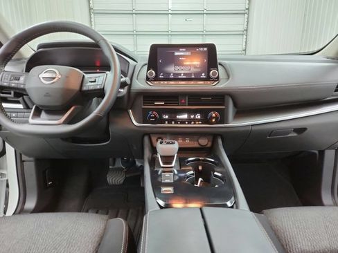 Used 2025 Nissan Rogue SV FWD image 26