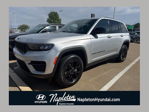 Used 2024 Jeep Grand Cherokee Altitude image 1