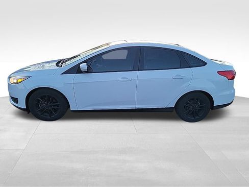 Used 2017 Ford Focus SE image 9