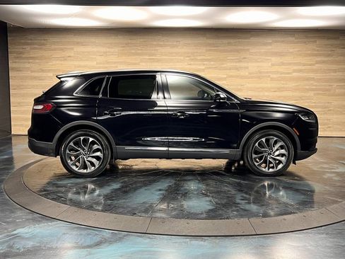 Used 2023 Lincoln Nautilus Reserve w/ Luxury Package image 11