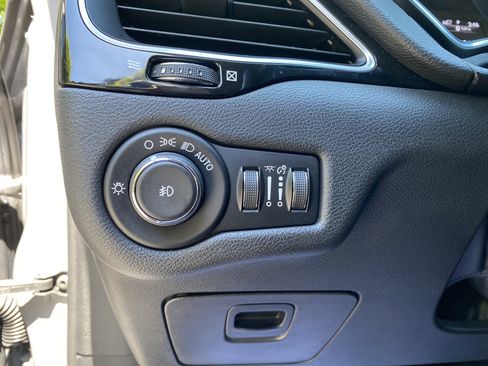Used 2019 Jeep Cherokee Latitude Plus FWD image 18
