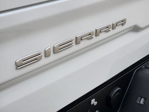 Certified 2025 GMC Sierra 1500 AT4 w/ AT4 Premium Package image 12
