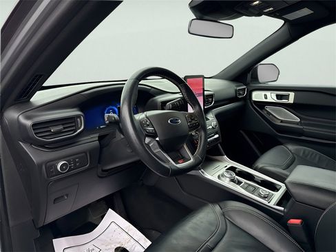 Used 2020 Ford Explorer ST w/ ST Street Pack image 23