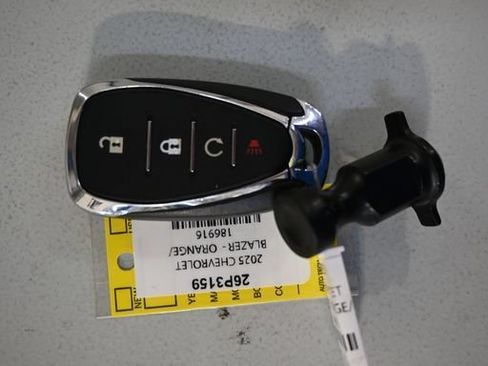 Used 2025 Chevrolet Blazer LT FWD image 11