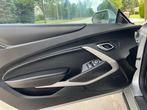 Used 2019 Chevrolet Camaro LT image 14