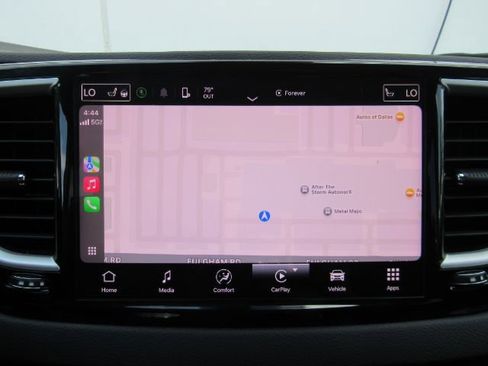 Used 2024 Chrysler Pacifica Touring-L image 11