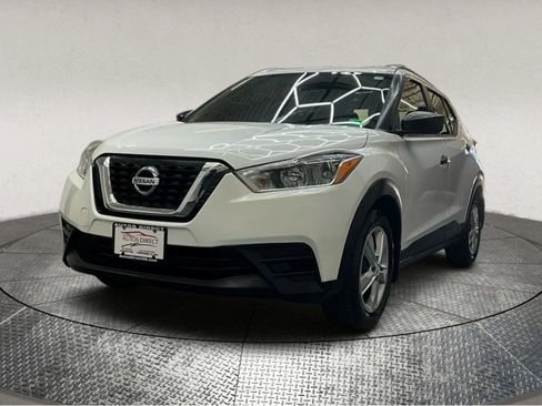 Used 2019 Nissan Kicks S image 4