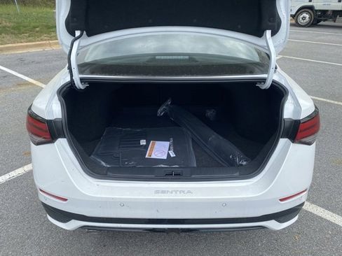 New 2025 Nissan Sentra SR w/ Midnight Edition image 7