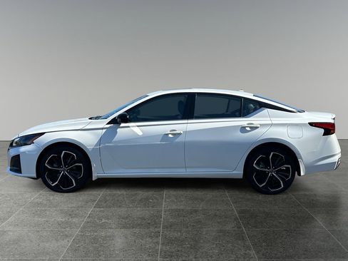 Used 2023 Nissan Altima 2.5 SR w/ SR Premium Package AWD/4WD image 5