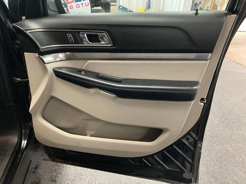 Used 2018 Ford Explorer XLT w/ Equipment Group 201A AWD/4WD image 43