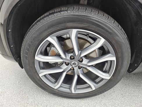 Used 2017 Volvo XC90 T6 Momentum w/ Vision Package image 17