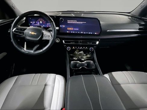 Used 2024 Chevrolet Traverse RS image 8