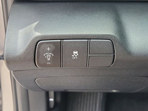 Used 2025 Hyundai Elantra SEL FWD image 29