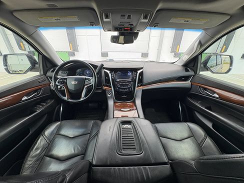 Used 2019 Cadillac Escalade Luxury RWD image 13